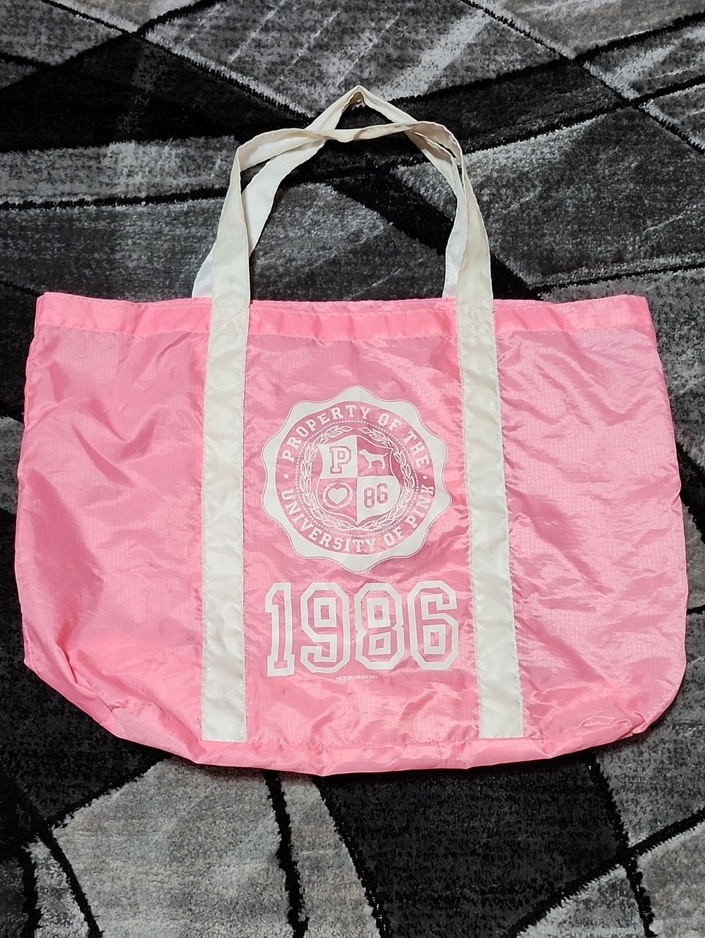 VINTAGE VS PINK 2008 LIMITED EDITION "PROPETY OF UNIVERSITY OF PINK 1986" TOTE